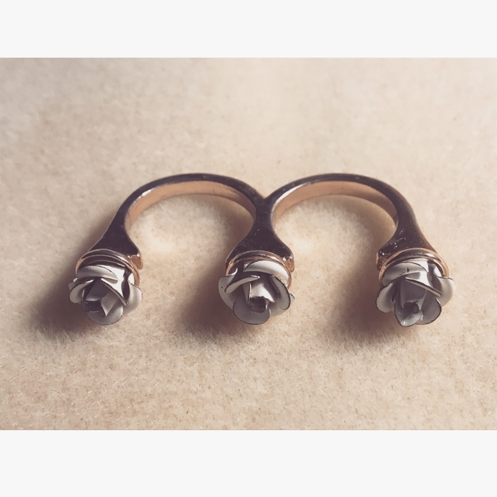 Rare Vintage Triple Rose Double Finger Ring